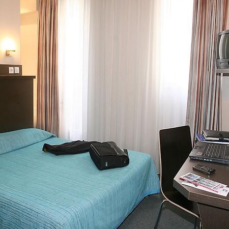 Hotel Amarys Simart Paris Room photo